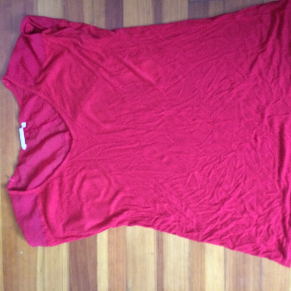 Read teeshirt with see through shoulders